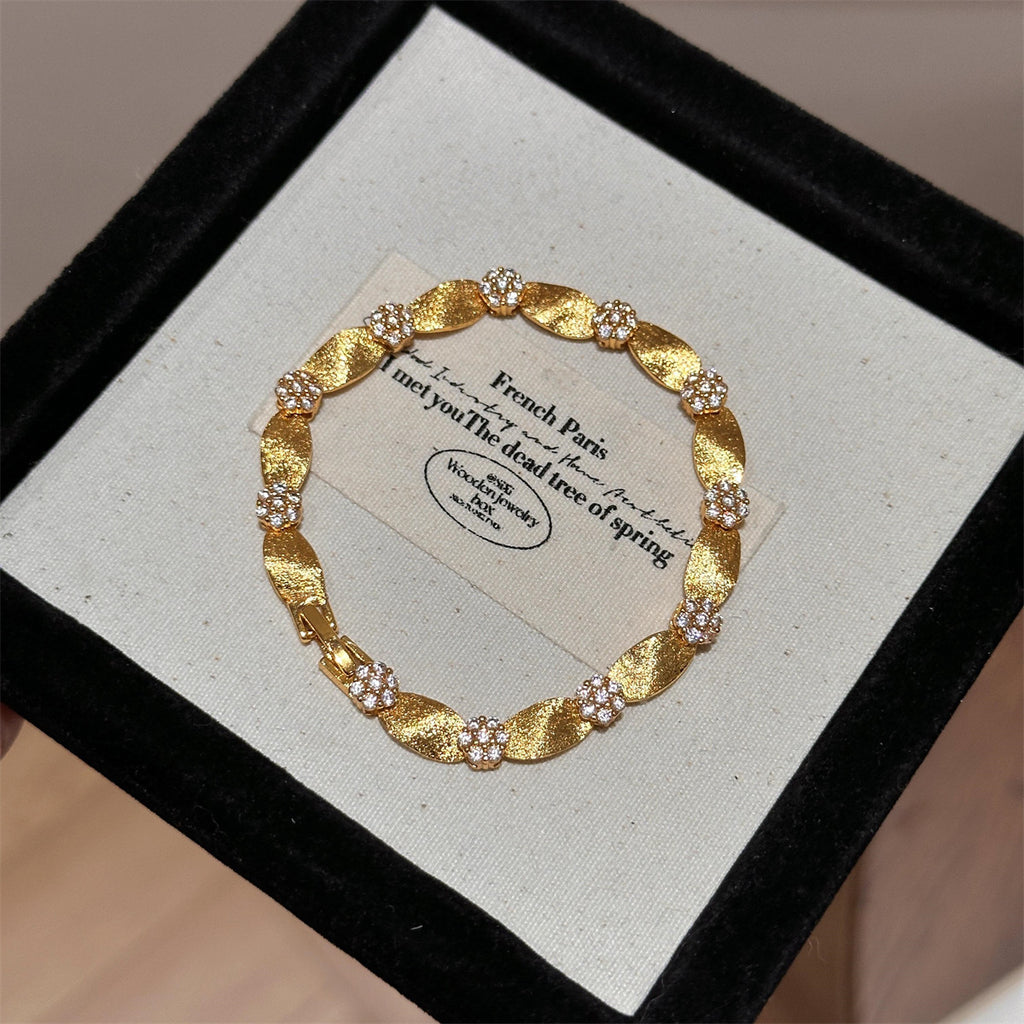 Satinband-Armband aus vergoldetem Messing – Bild 6 | LuxeStyle