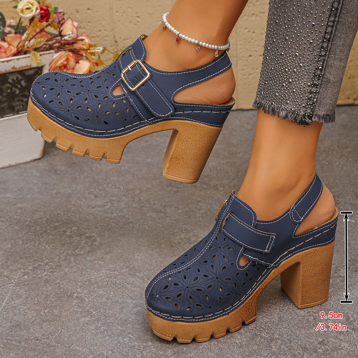 Hohl geschnittene Sandalen mit Kopfbändern