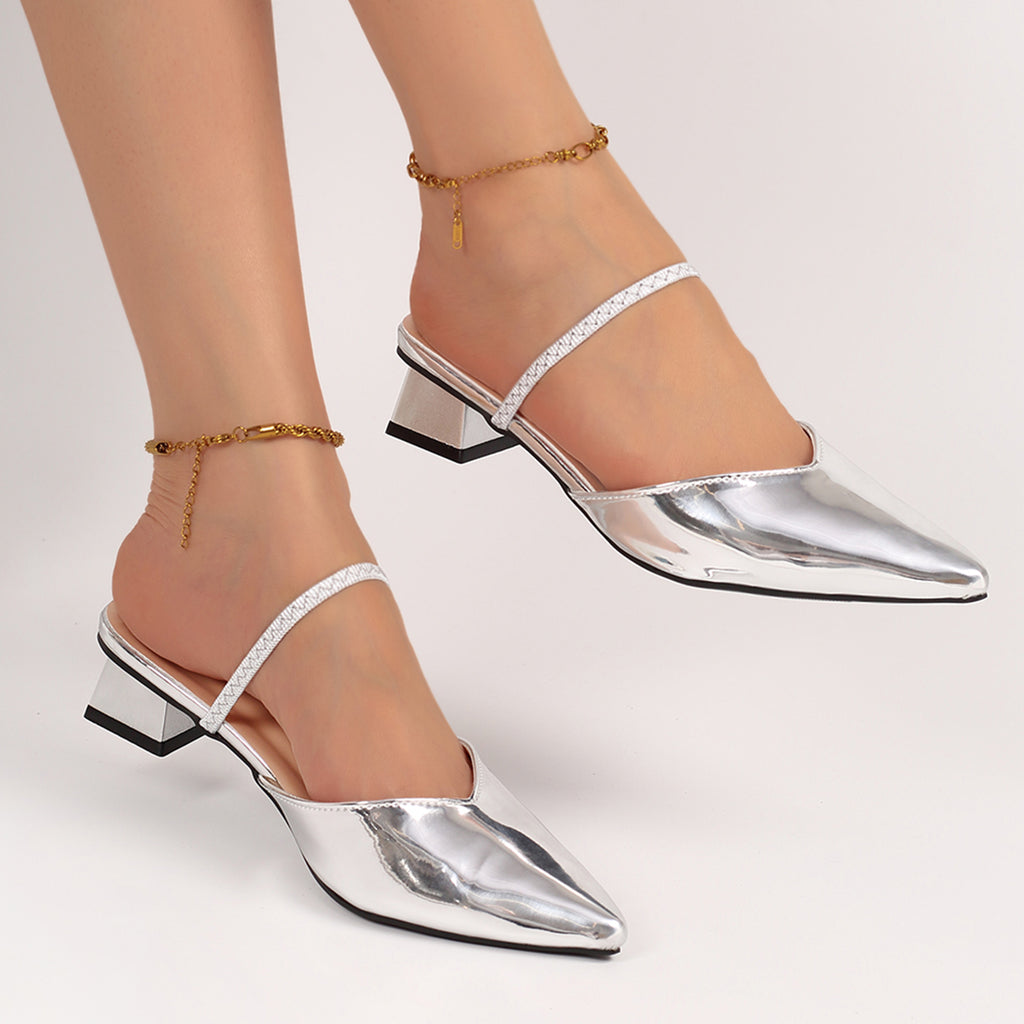 Elegante Metallic-Mules mit Strassriemen