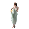 Grünes Neckholder-Kleid mit Rückenausschnitt – Bild 1 | LuxeStyle
