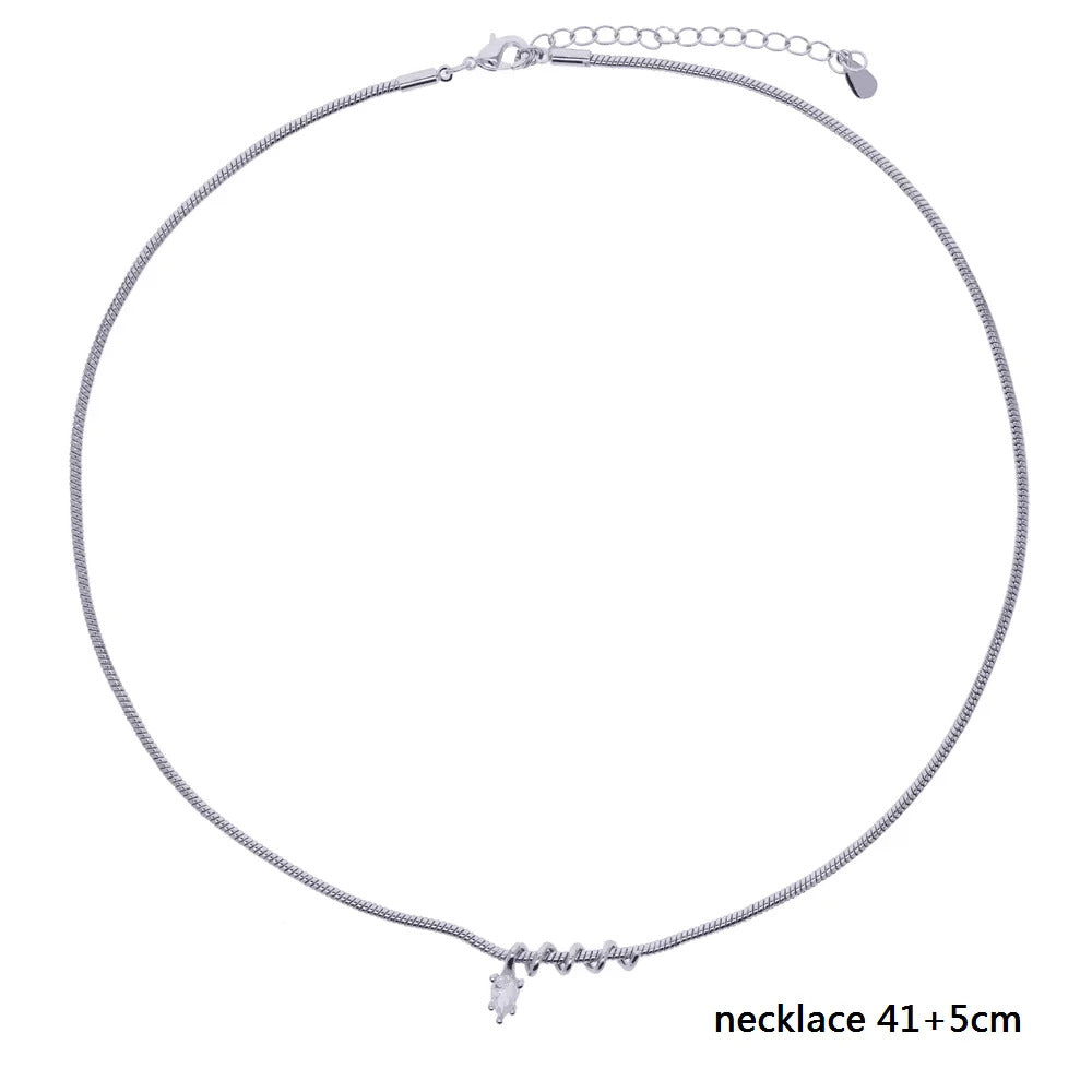 Halskette mit runden Diamanten und Perlen