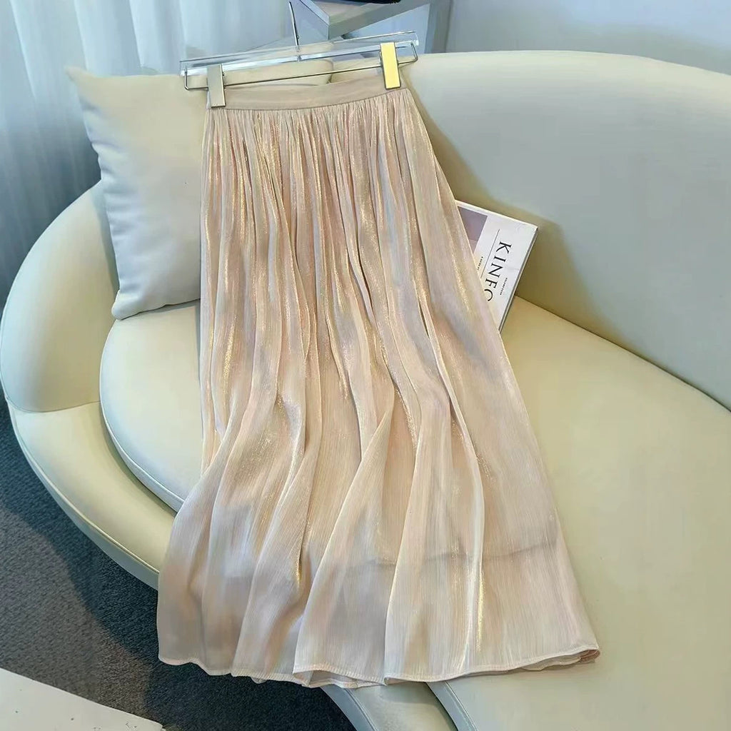 Ausgestelltes Sommerkleid mit hoher Taille