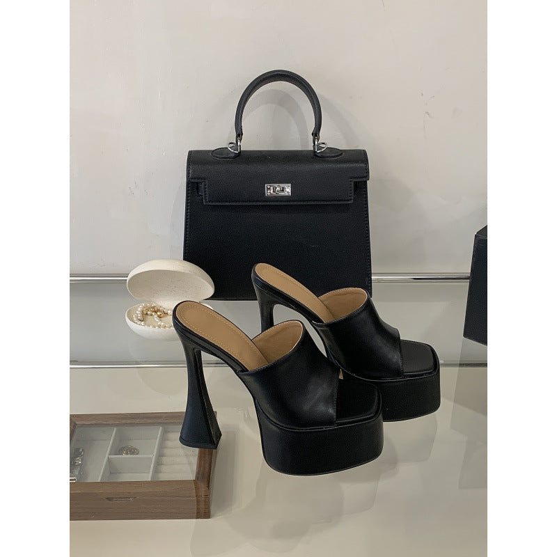 Keilabsatz-Sandalen mit offener Spitze