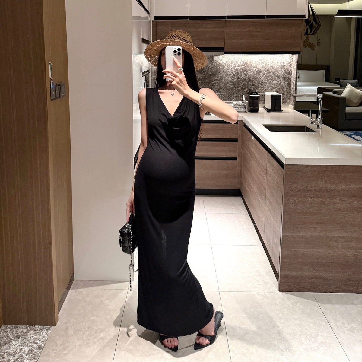 Schwangerschafts-Maxikleid mit Swing-Ausschnitt – Bild 3 | LuxeStyle