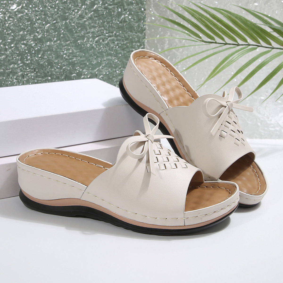 Retro-Sandalen mit runder Spitze und Stickerei – Bild 4 | LuxeStyle