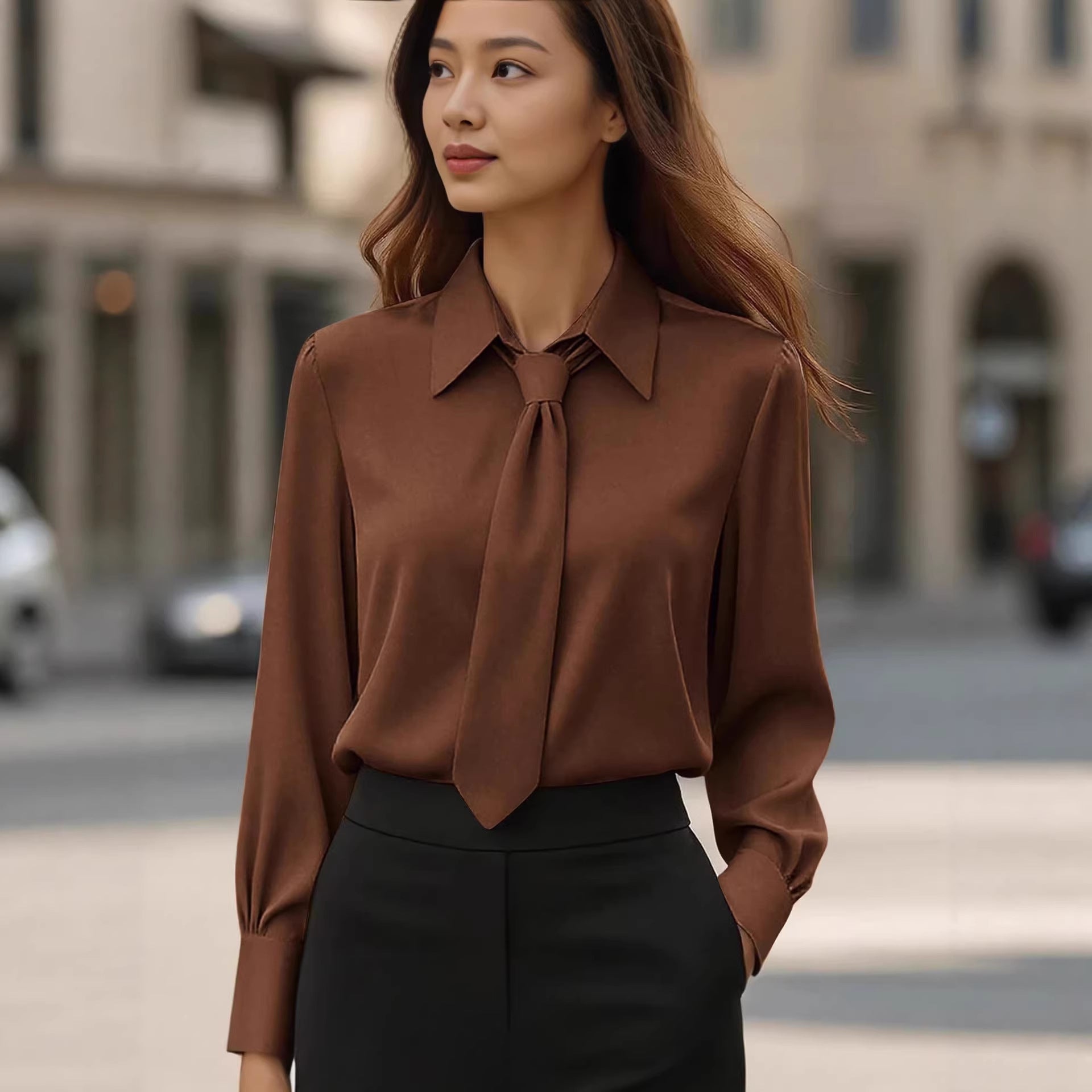 Elegante Satin-Bluse mit französischer Manschette