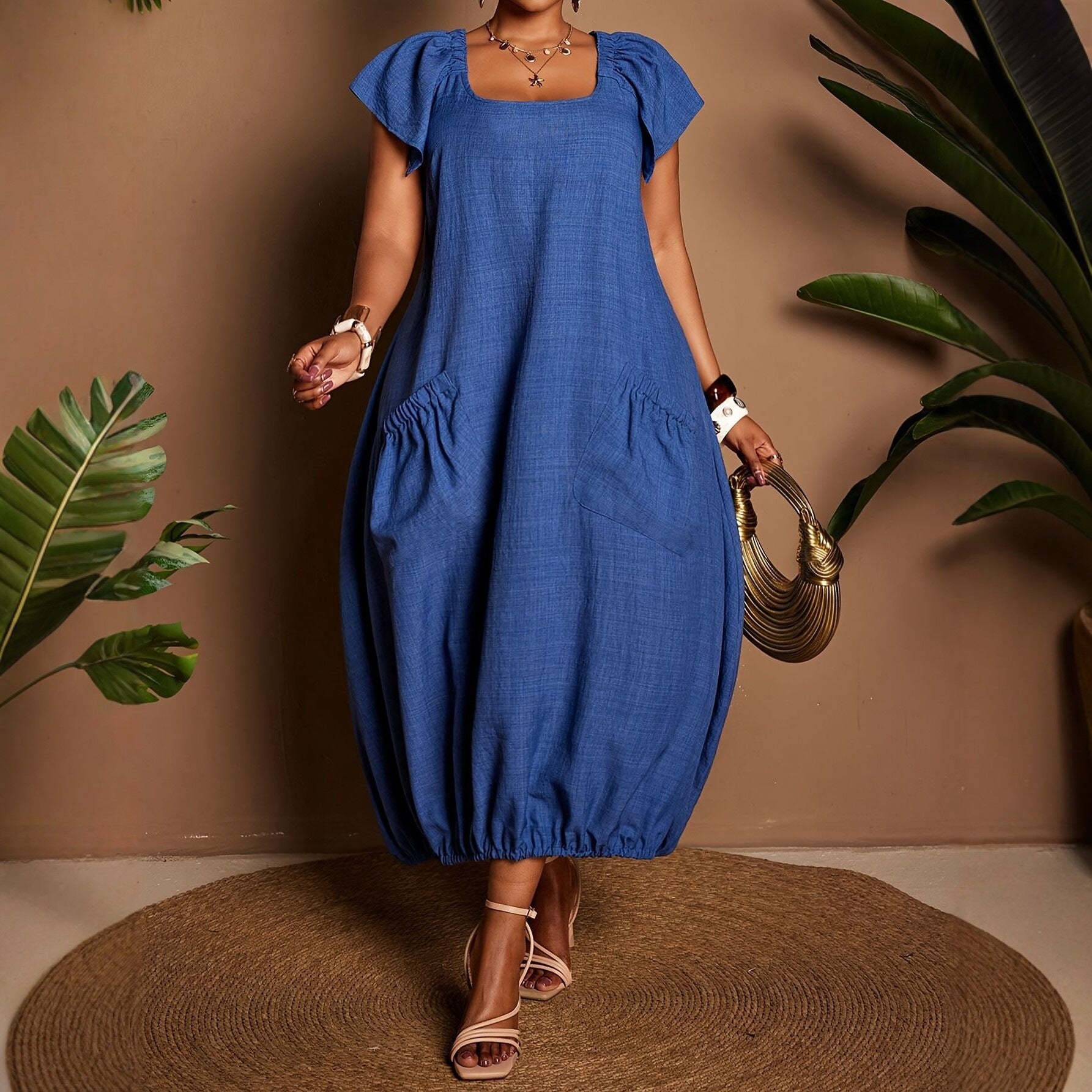 Midi-Kleid mit quadratischem Ausschnitt