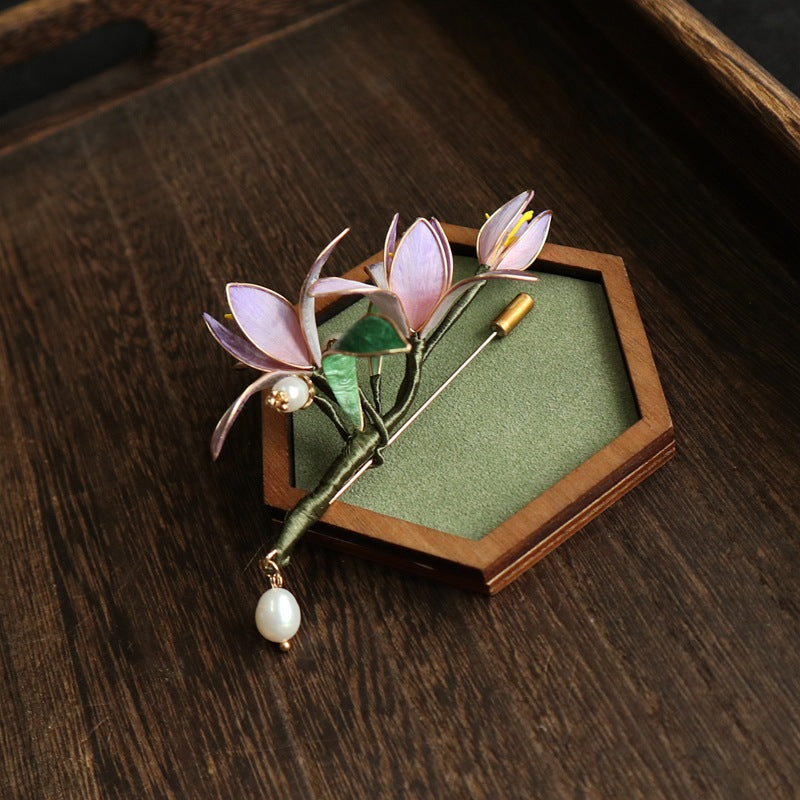 Orchideen‑Filigran‑Brosche in Lila – Bild 5 | LuxeStyle