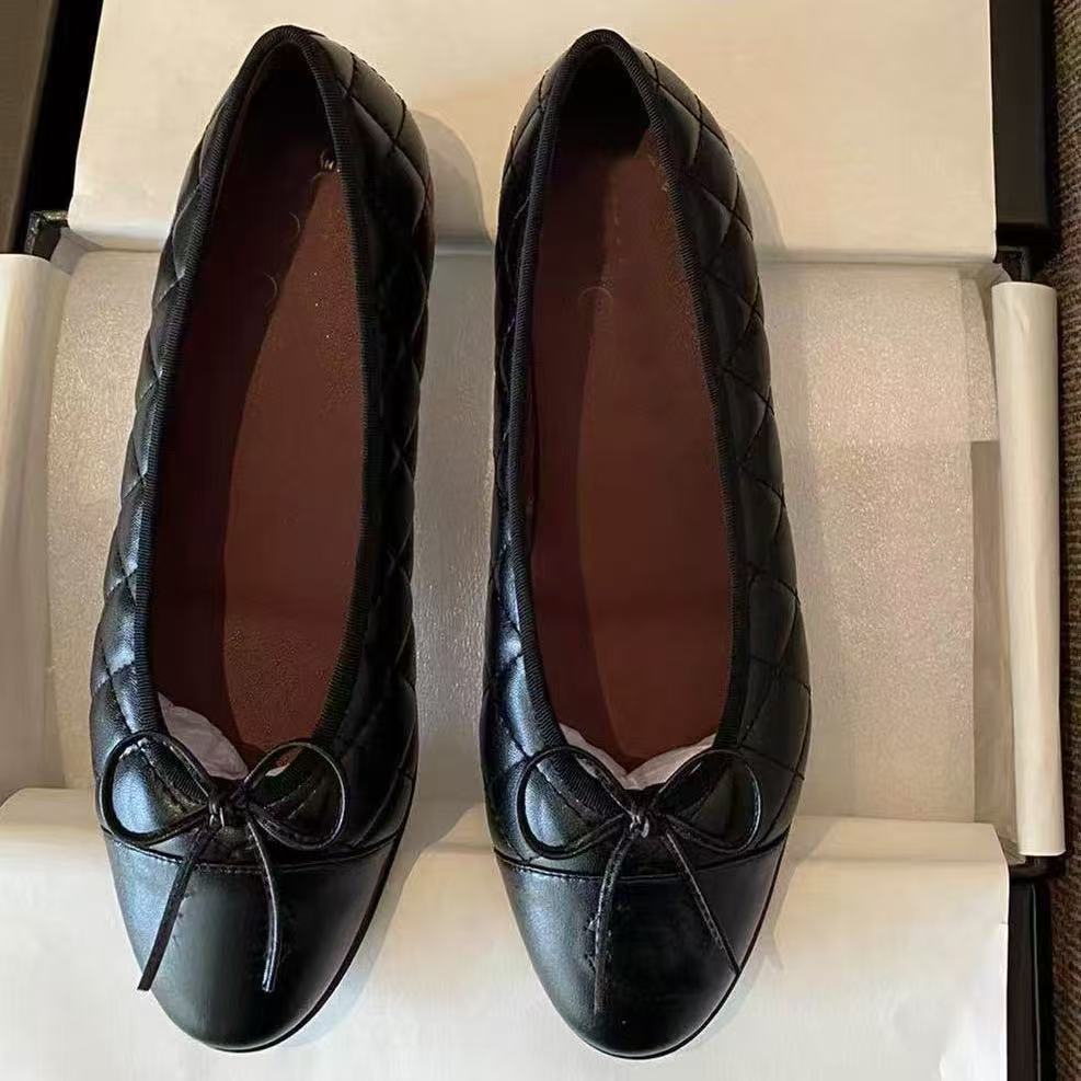 Flache Schuhe mit Schleife