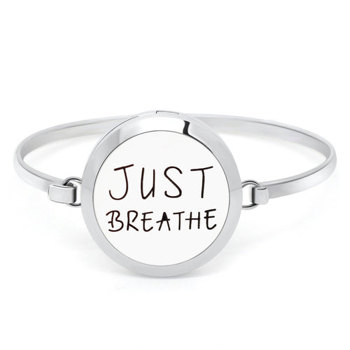 Armband Just Breathe aus Edelstahl mit Gravur