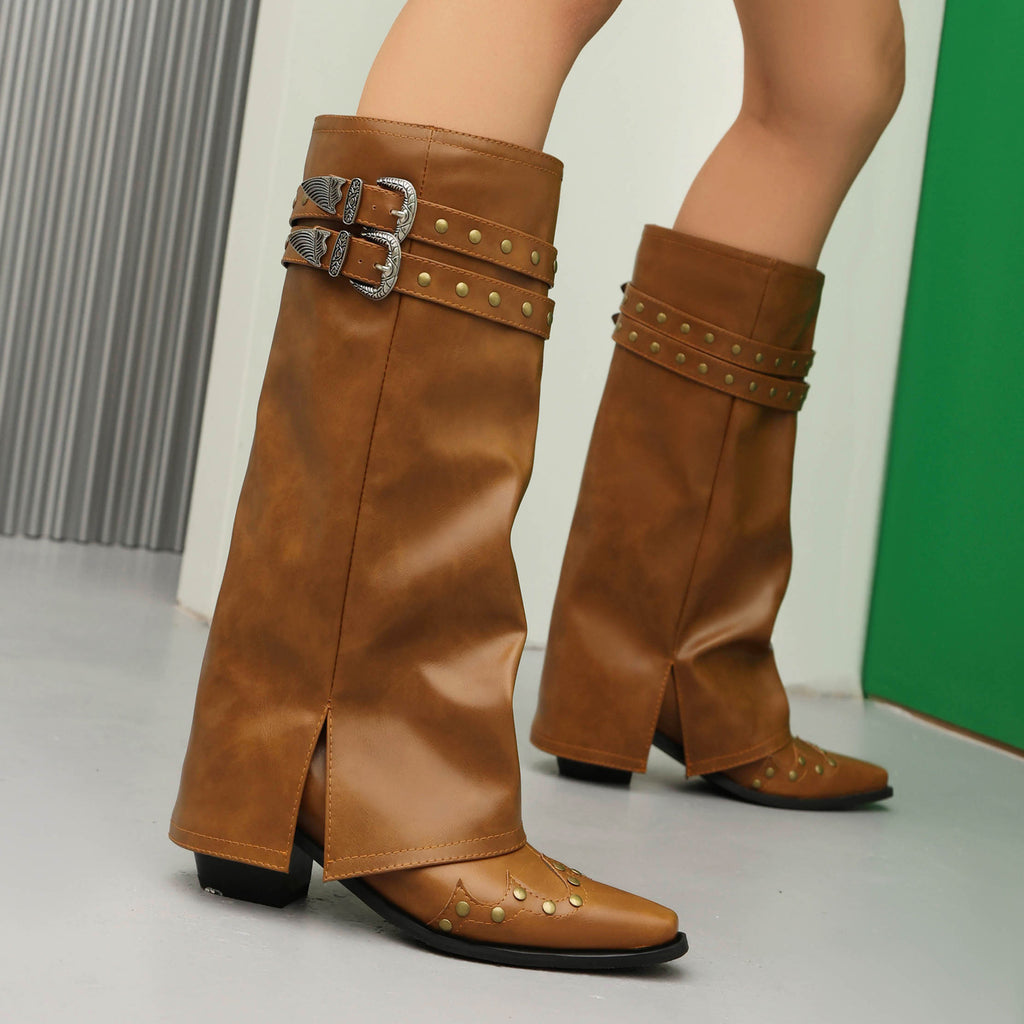 Hohe Chunky Boots mit Nieten und Schnallen