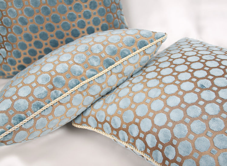 Blau gepunktetes Sofakissen – Bild 3 | LuxeStyle
