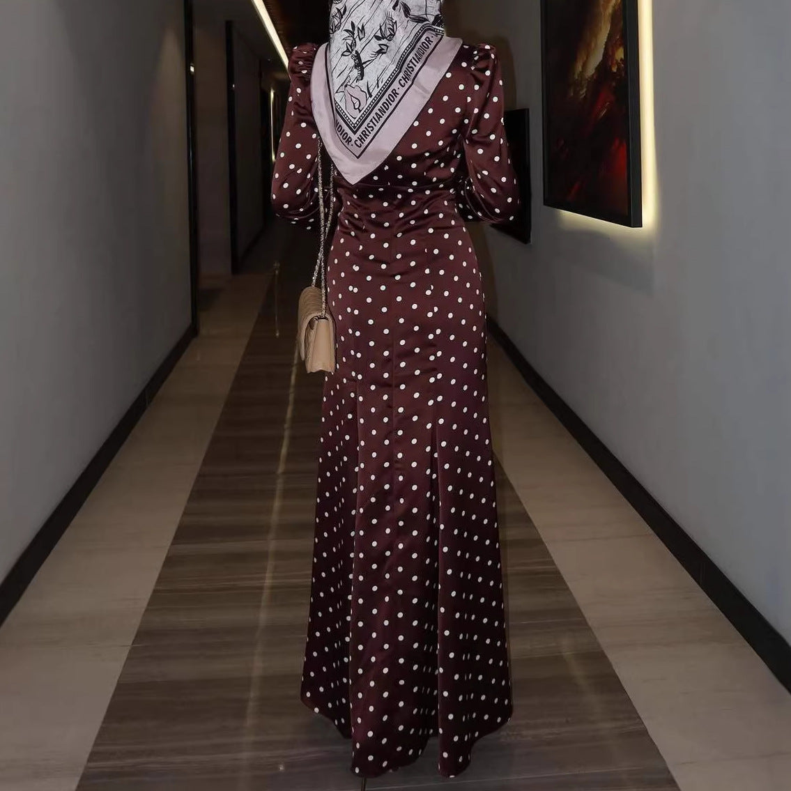 Figurbetontes Polka-Dot Kleid mit Taillengürtel – Bild 6 | LuxeStyle