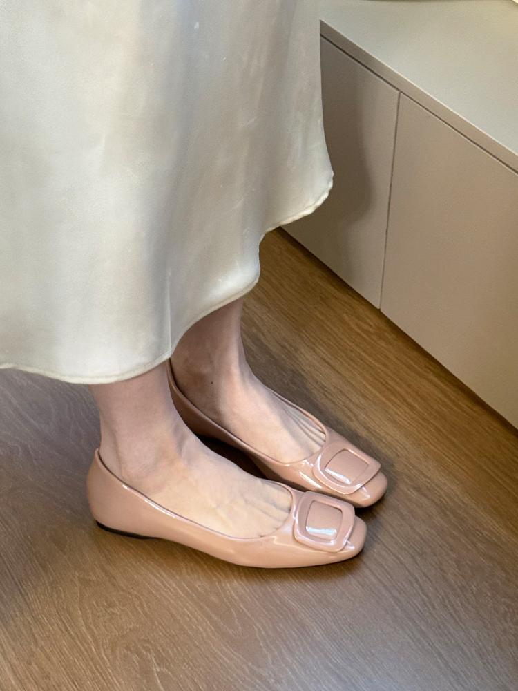 Lackleder Flats mit eckiger Zehenpartie