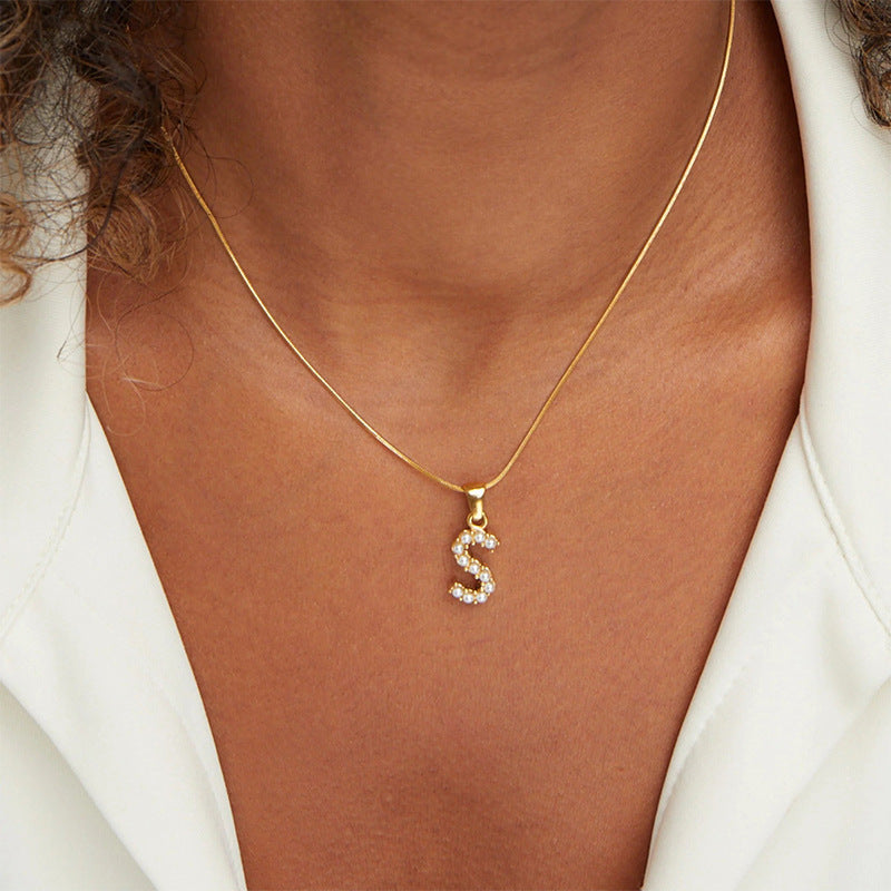 18K Gold Perlenkette mit Buchstaben-Anhänger