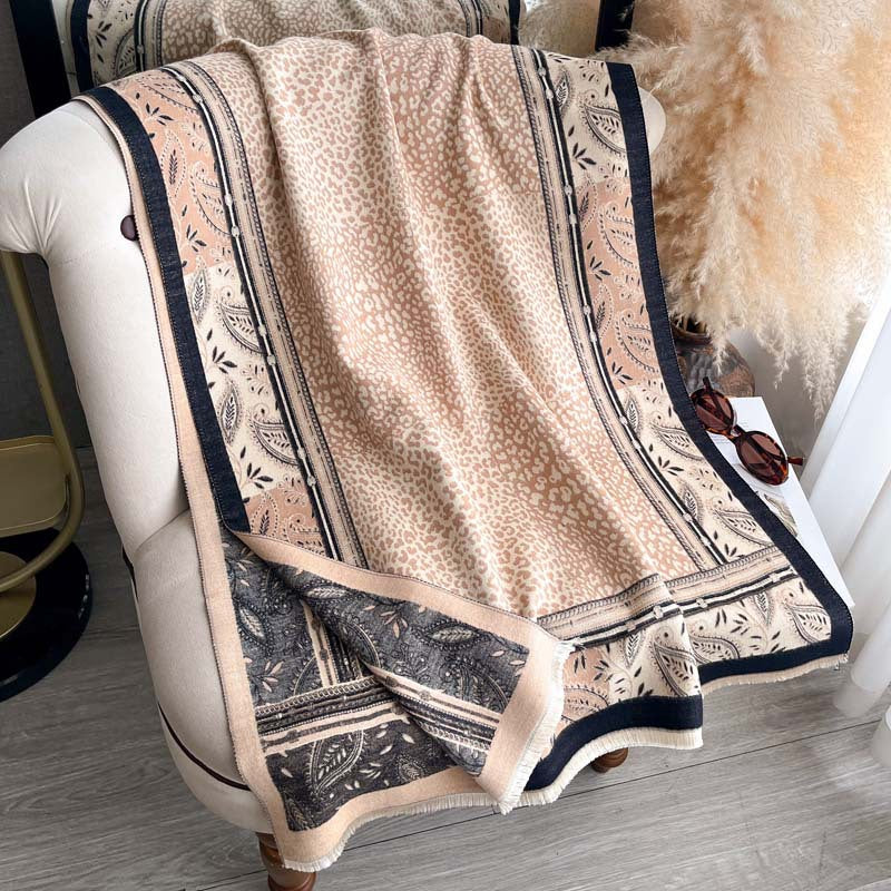 Patchwork-Leopard‑Schal in Retro‑Stil – Bild 7 | LuxeStyle