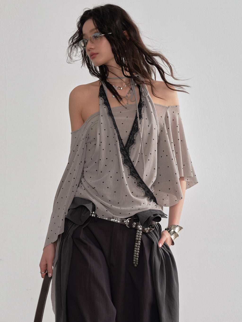 Retro-Halter Top Bluse mit asymmetrischen Ärmeln – Bild 6 | LuxeStyle
