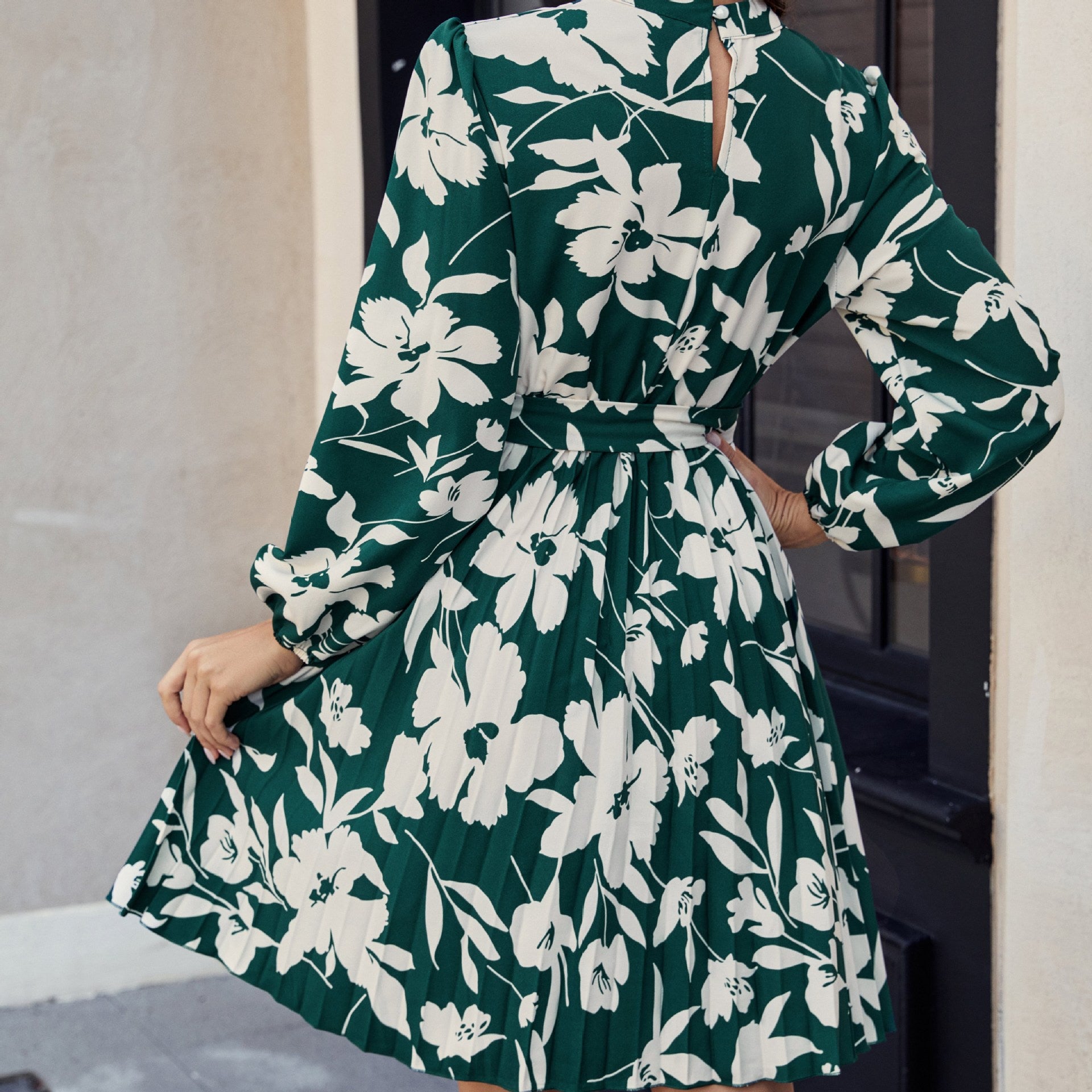 Bedrucktes Langarm-Minikleid mit Rundhals