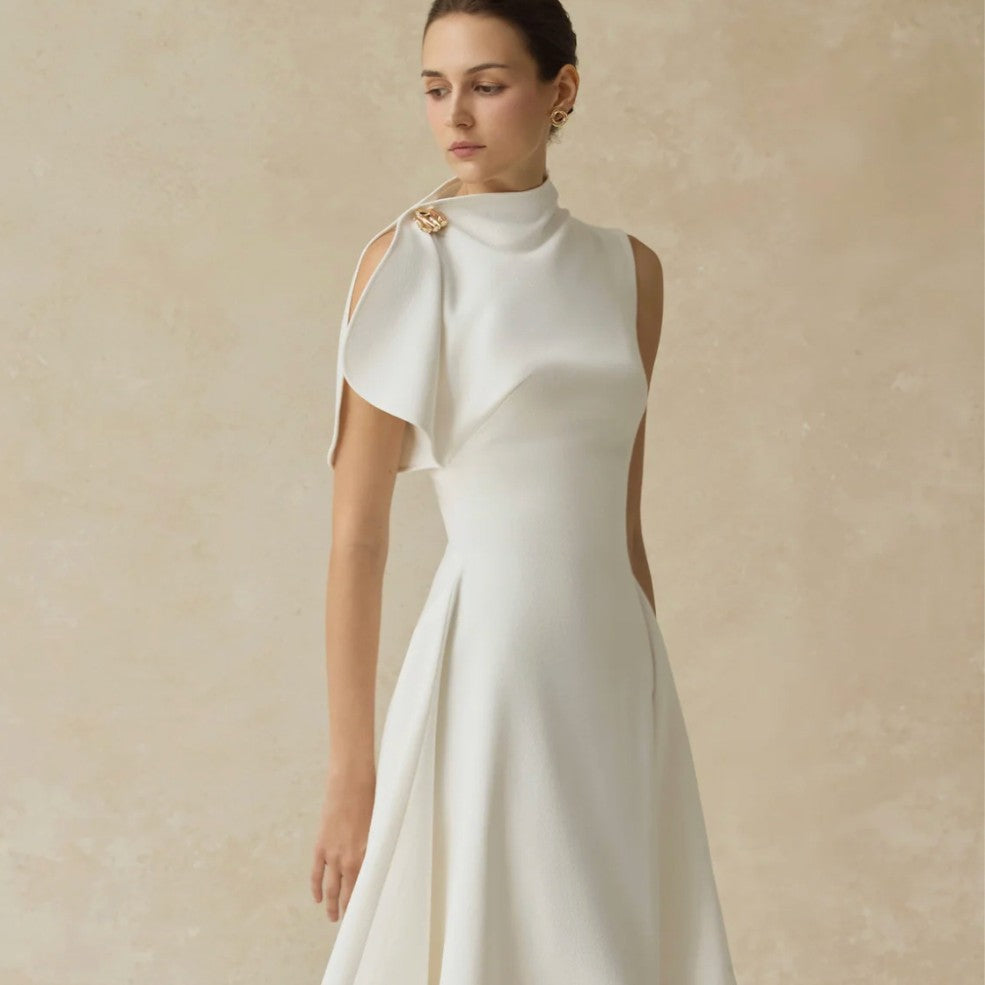 Elegantes, tailliertes Maxikleid – Bild 6 | LuxeStyle