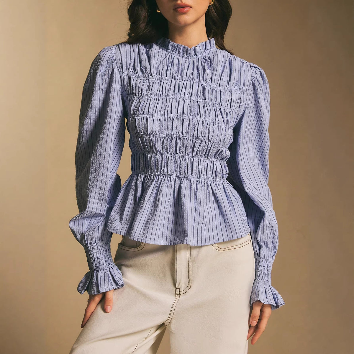 Gestreifte Bluse mit Rüschen und Puffärmeln – Bild 2 | LuxeStyle