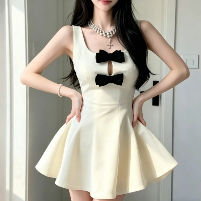 Vielseitiges Taillenkleid mit Schleifendetail