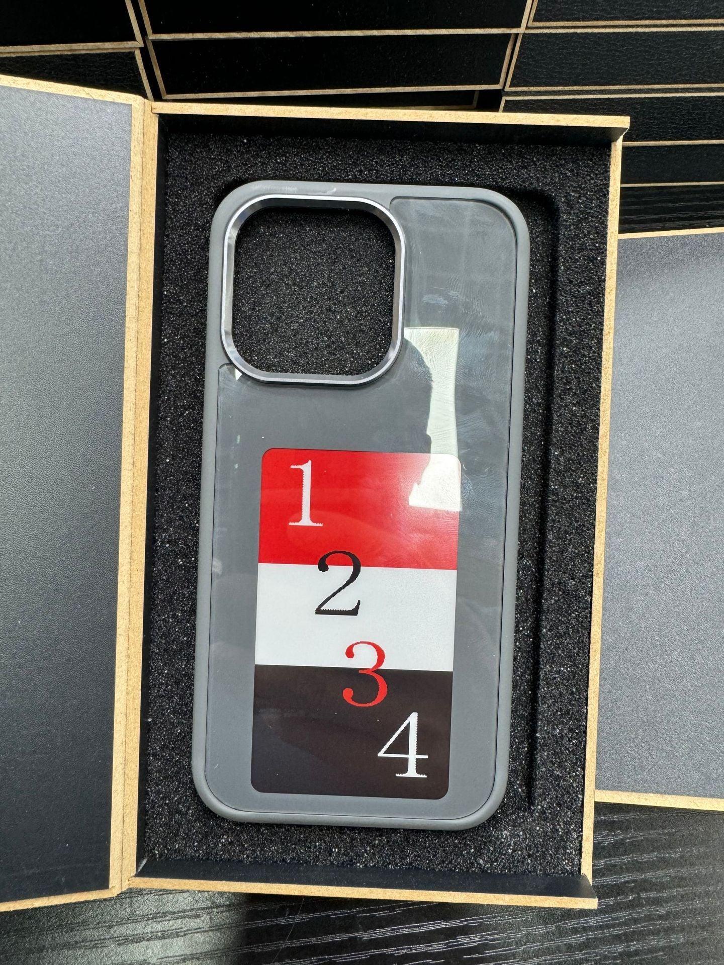 E-Ink Smartphone Hülle mit personalisierbarem Screen