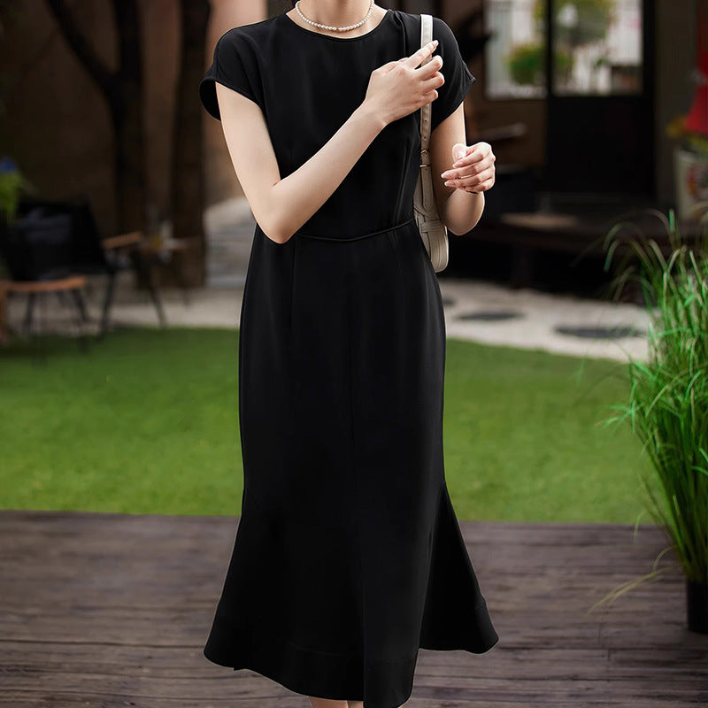 Elegantes schwarzes A-Linien-Kleid mit hoher Taille