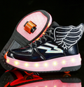 Rollschuhe mit Doppelhäufen und LED-Licht