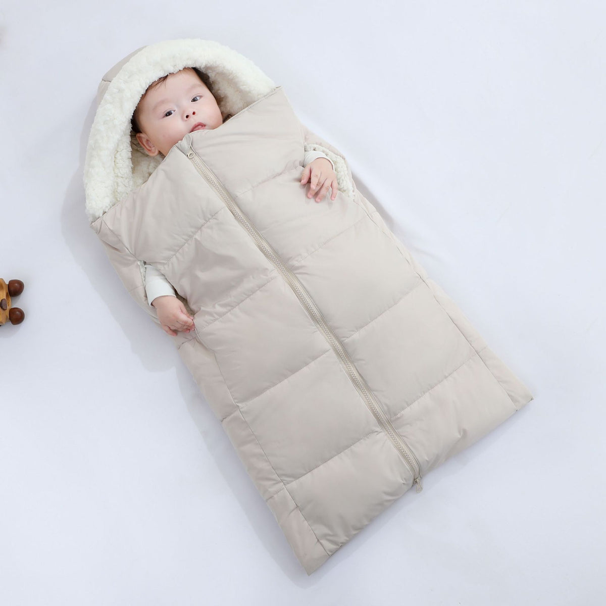 Weisses Baby-Schlafsack mit Kapuze – Bild 5 | LuxeStyle