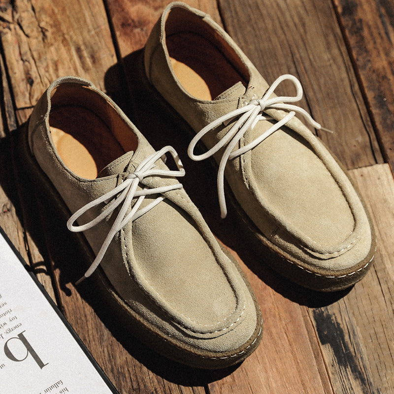 Vielseitige Wildleder-Sneaker im British Style