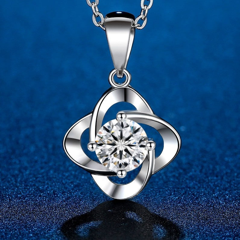 Moissanite-Halskette mit blauem Zirkonia-Blatt