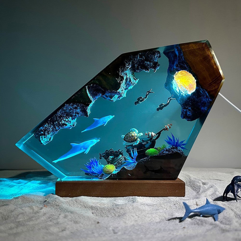 Orca Diver Nachtlicht aus Resin – Bild 2 | LuxeStyle