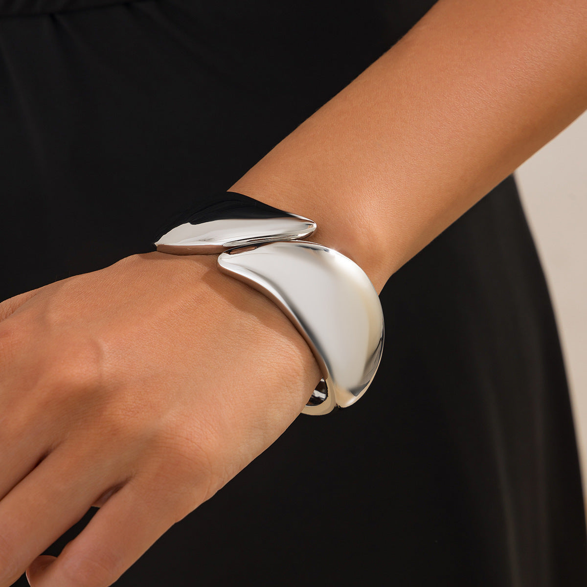 Goldene Oktogonal-Armbanduhr – Bild 3 | LuxeStyle