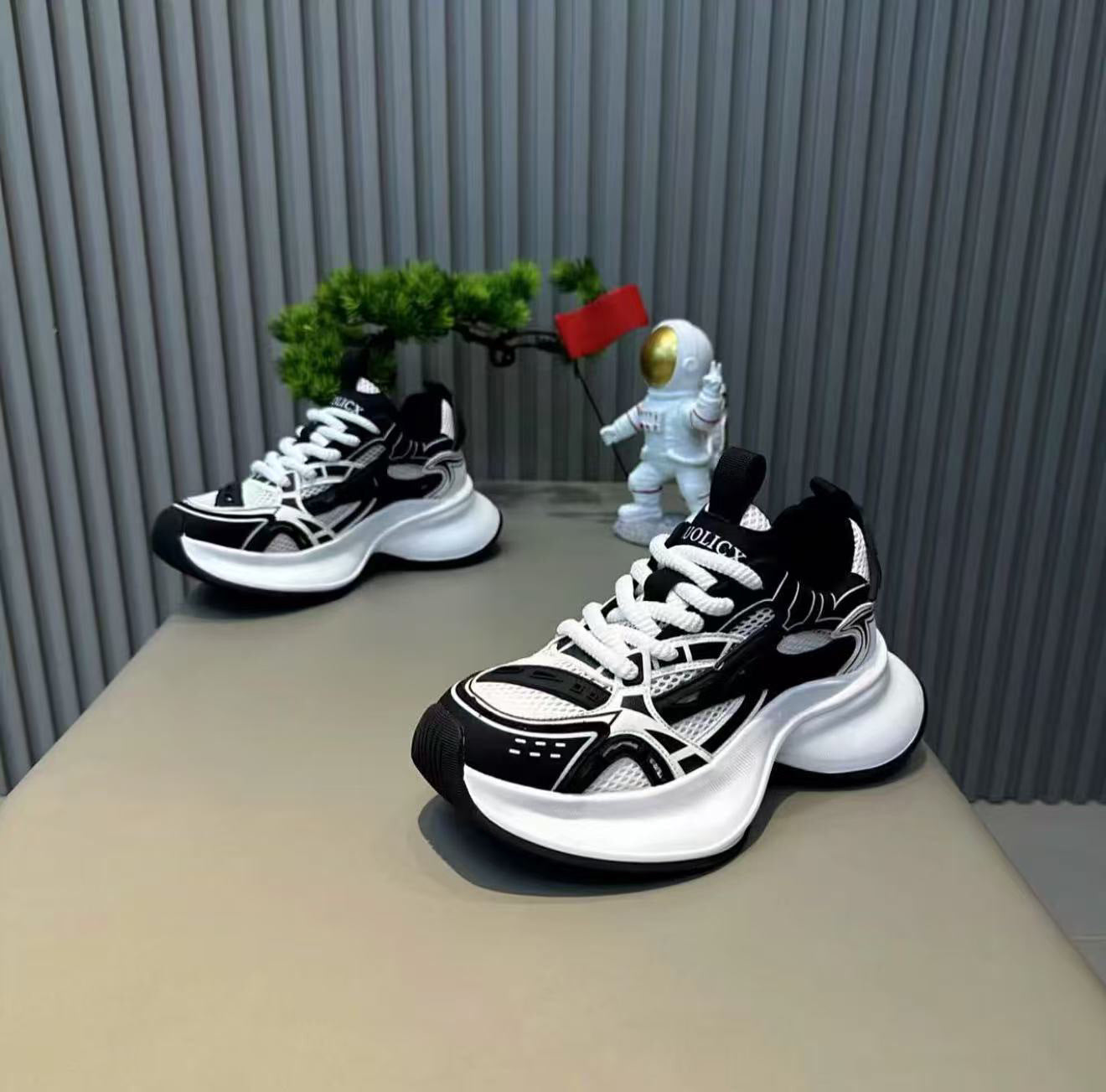 Atmungsaktive Mesh-Schuhe mit dicker Sohle