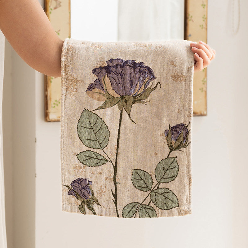 Vierlagiges Baumwoll-Handtuch mit Blumenmuster