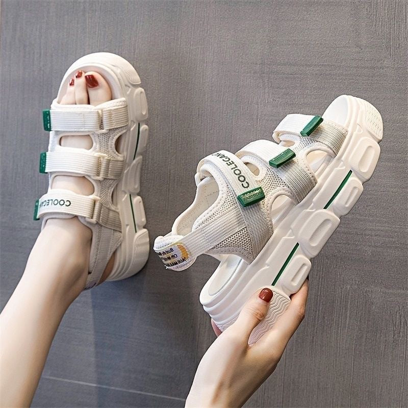 Flache sportliche Plattform-Sandalen – Bild 5 | LuxeStyle