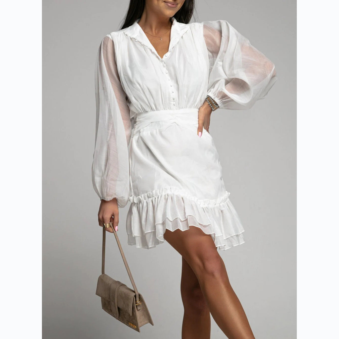 Spitzenkleid mit Rüschensaum und Knopfleiste