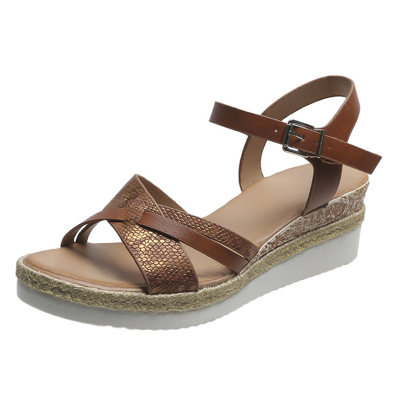 Plus-Size Sandalen mit Schnallen-Plateau – Bild 7 | LuxeStyle