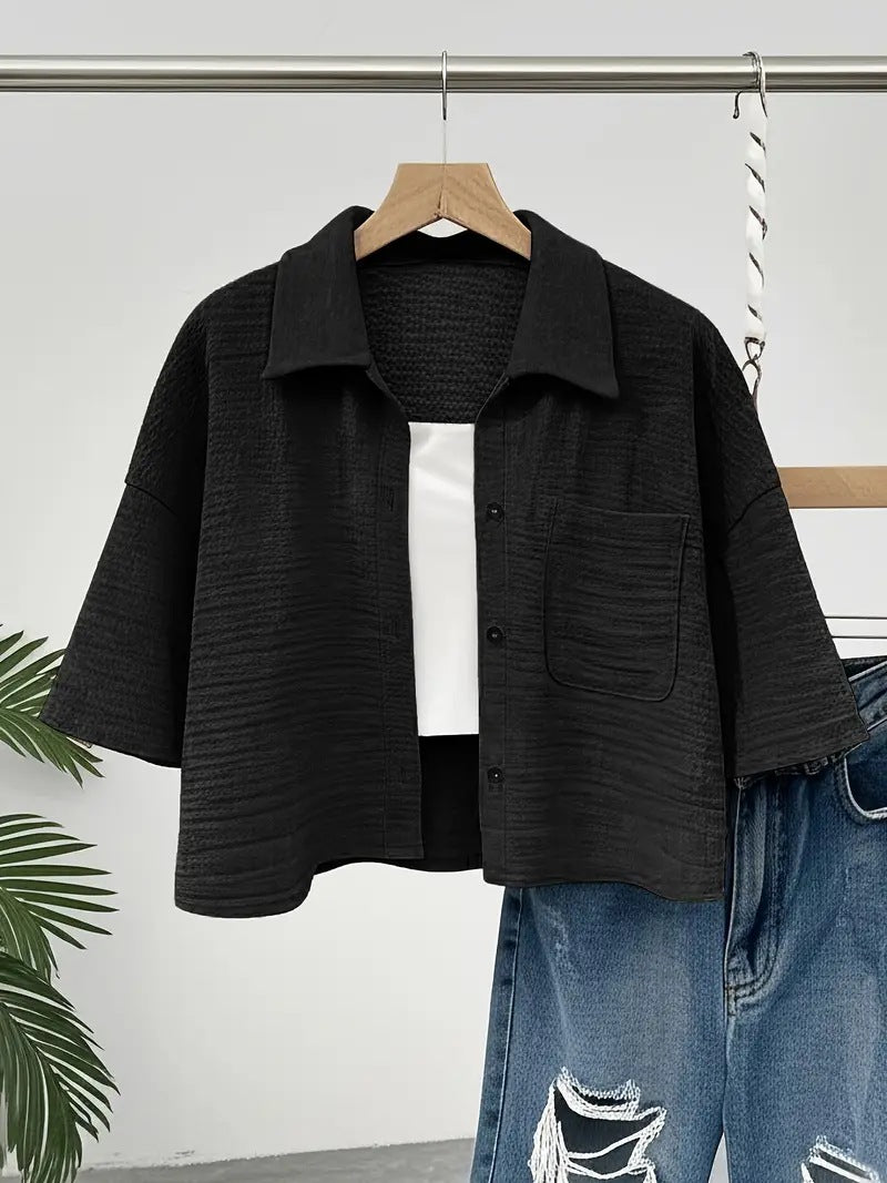 Kurze Bluse mit Knopf-Taschen