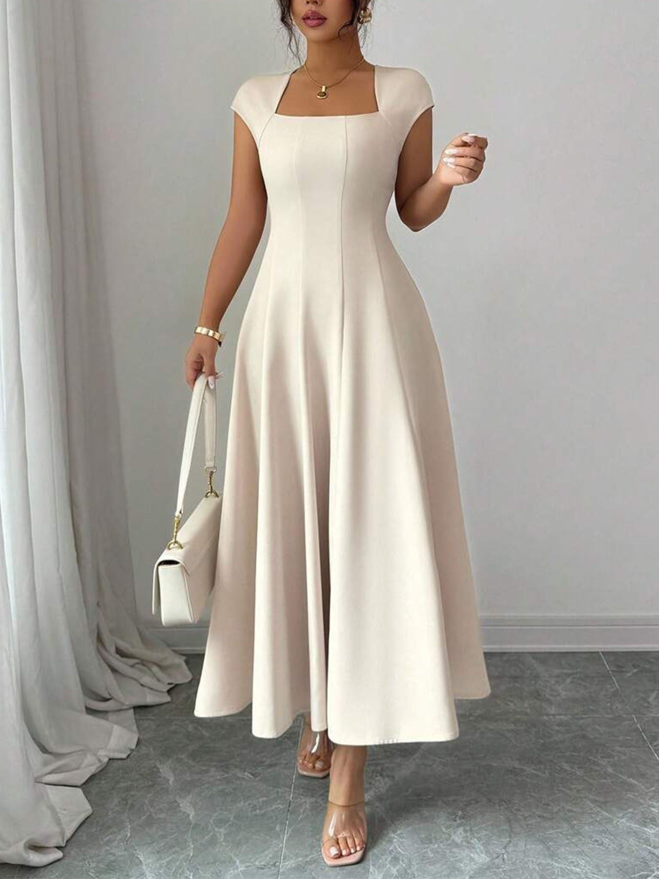 Elegantes Maxikleid mit eckigem Ausschnitt