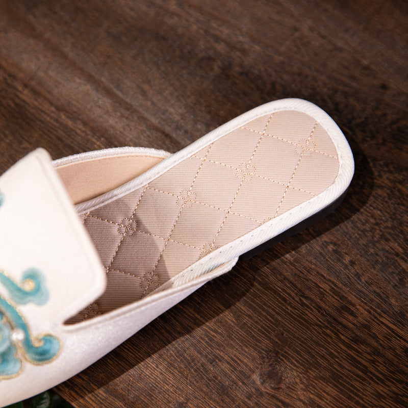 Butterfly Mule mit Perlen und Stickerei