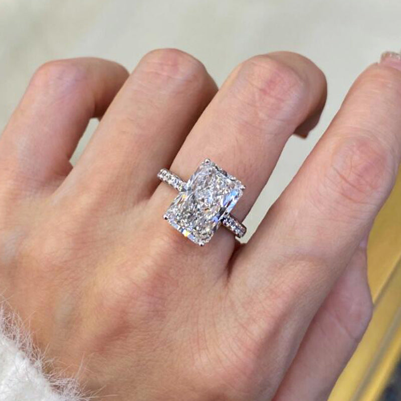 Minimalistischer Ring mit weissem Strasssteinen – Bild 2 | LuxeStyle