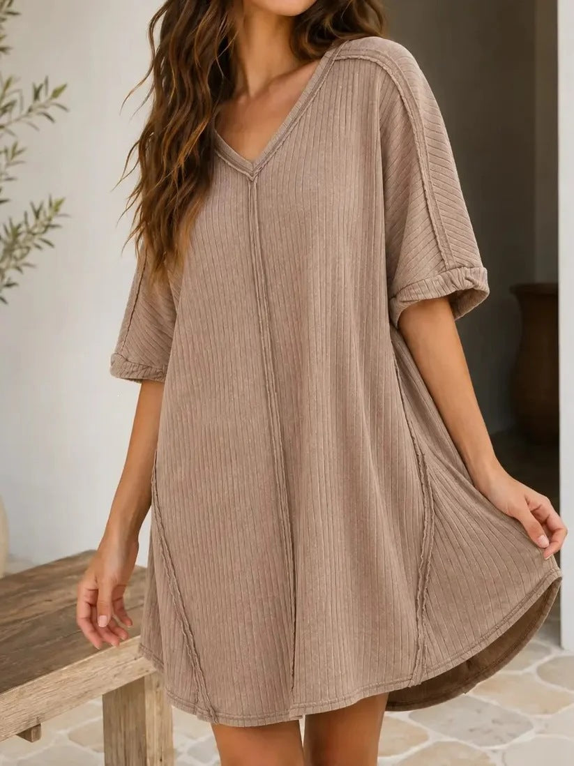 Kurzes V-Neck Kleid im Loose-Fit – Bild 6 | LuxeStyle
