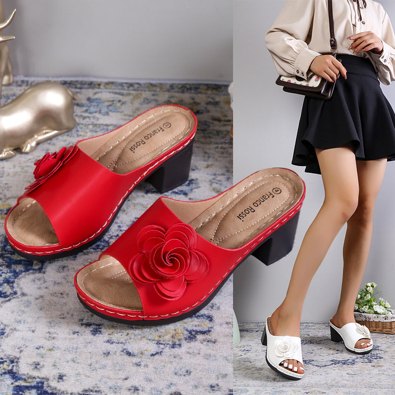 Keilabsatz-Sandalen mit Blumen-Applikation | LuxeStyle