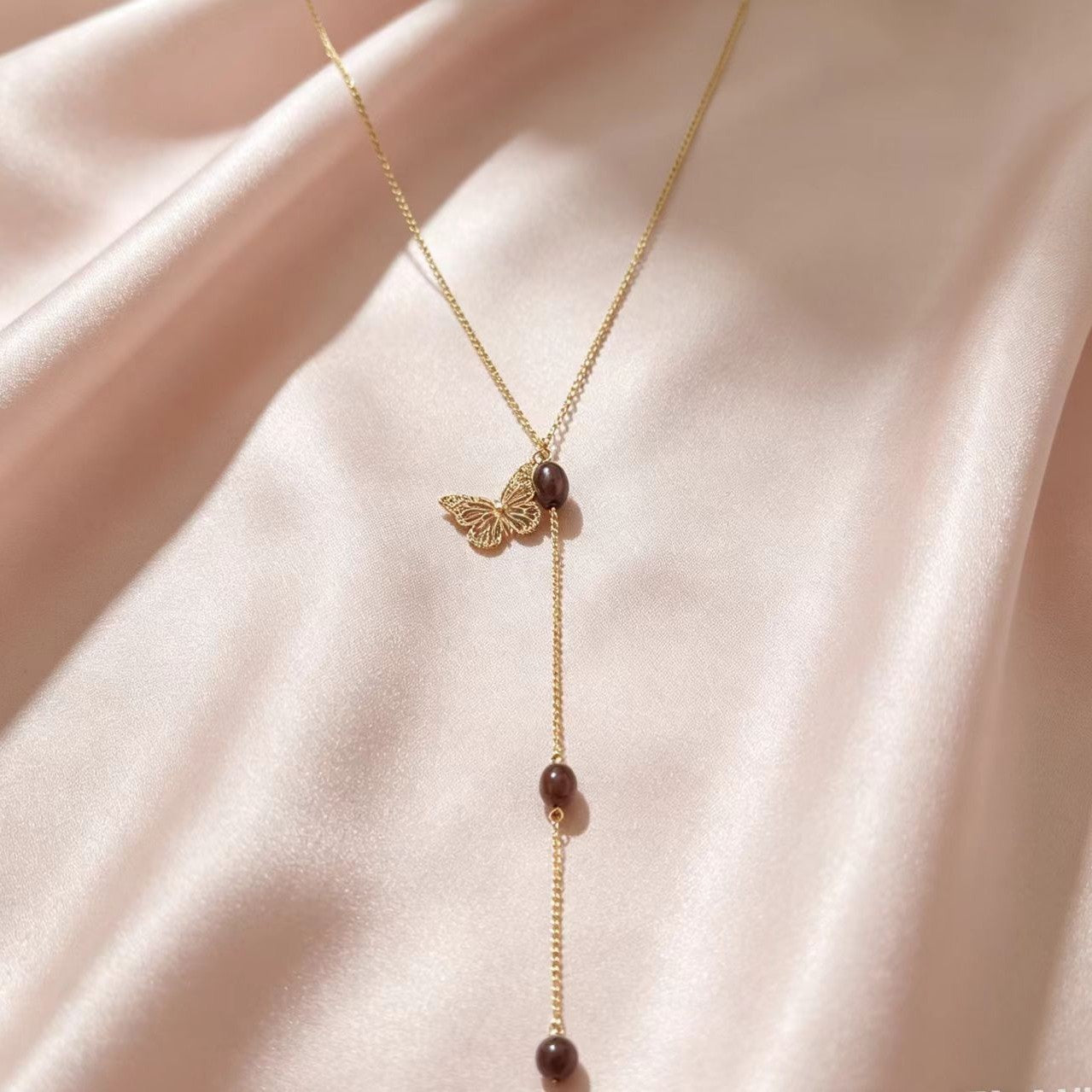 Vintage-Halskette mit Schmetterling und Perle