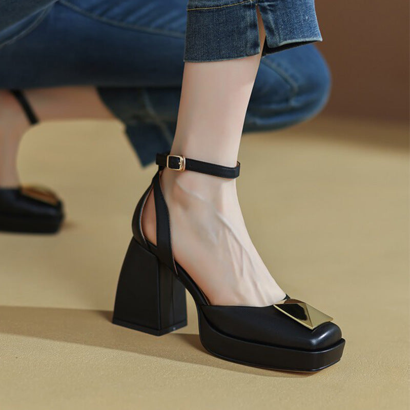 Romanische Sandalen mit hohen Absätzen – Bild 5 | LuxeStyle