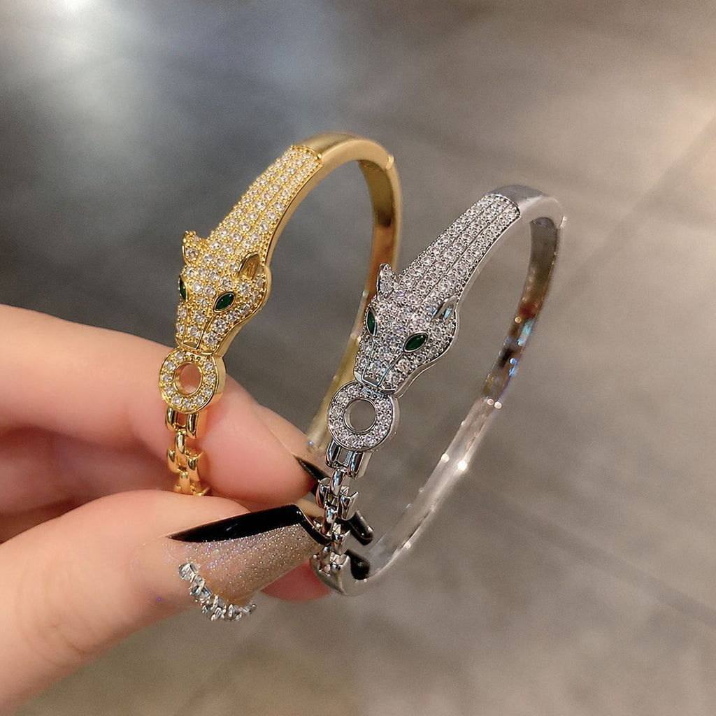 Diamantbesetzter Leopard-Kopf