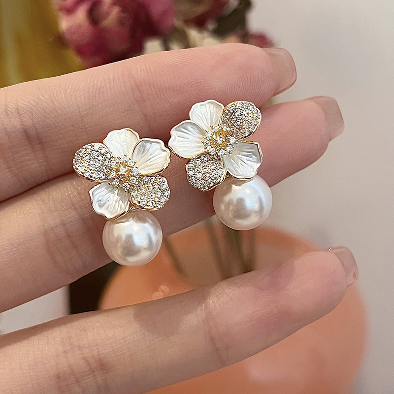 Retro-Ohrhänger mit Emaille-Blumen