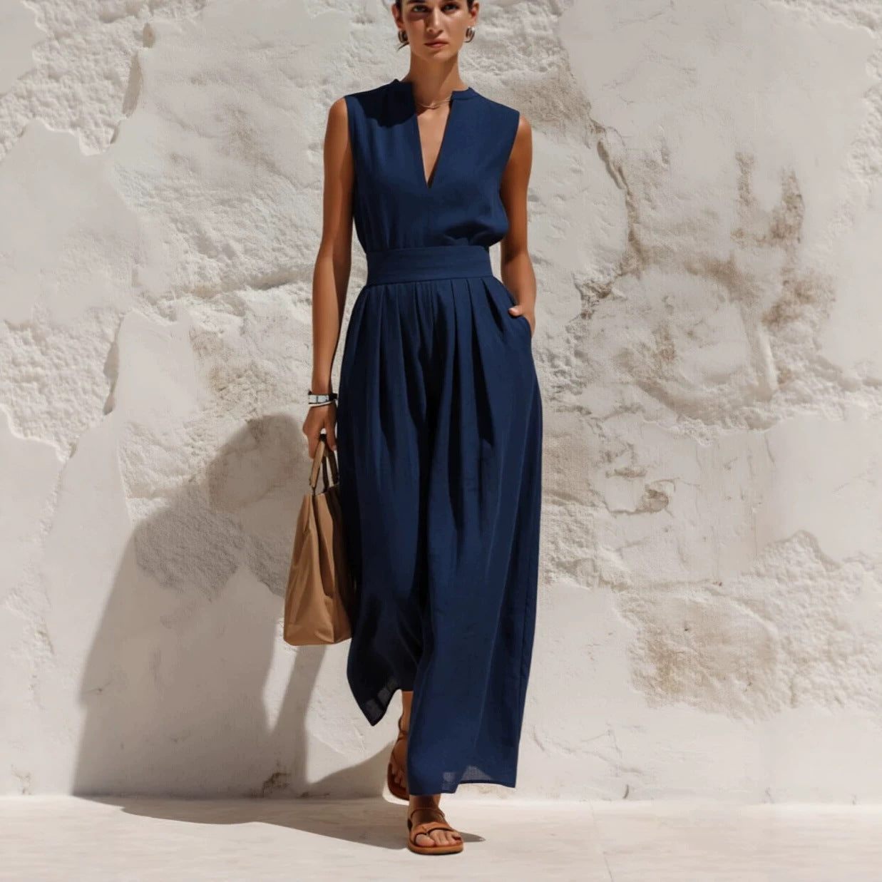 Ärmelloser Jumpsuit mit weitem Bein