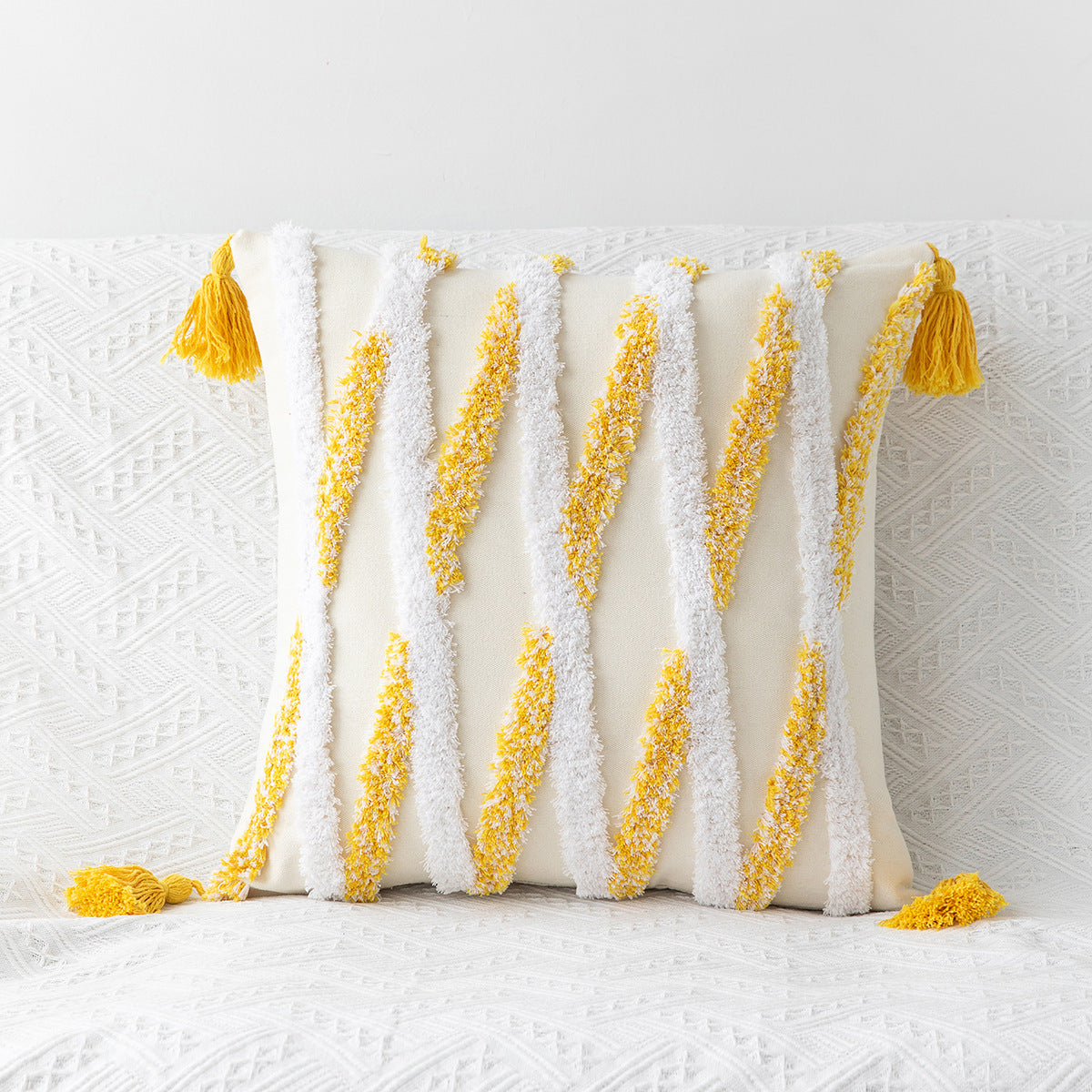 Boho Kissenhülle mit geometrischem Tufting